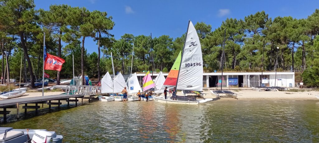 depart de plage pour l ecole de voile